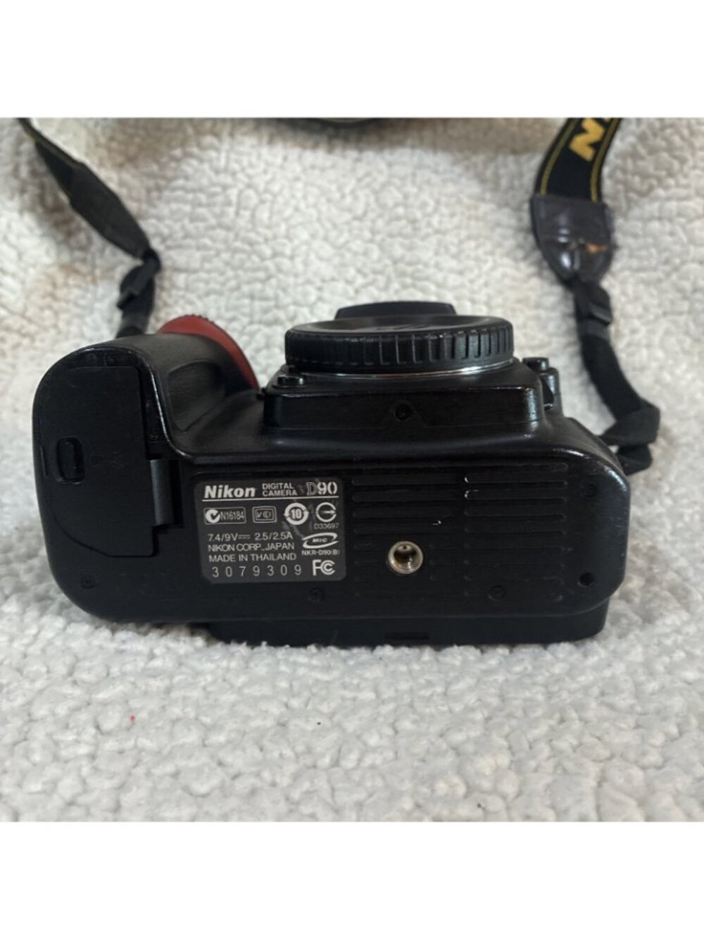 MINT Nikon D90 Digital SLR Camera (Body Only) With New Battery And Charger - Picture 5 of 13